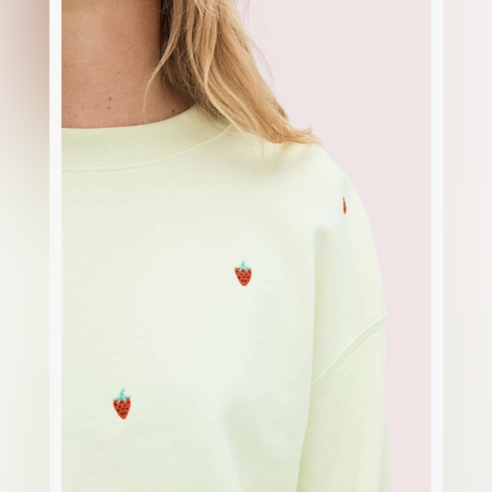 Kate Spade Embroidered Strawberry Coquette Girl Loose Relaxed fit crew neck xs - Picture 3 of 10